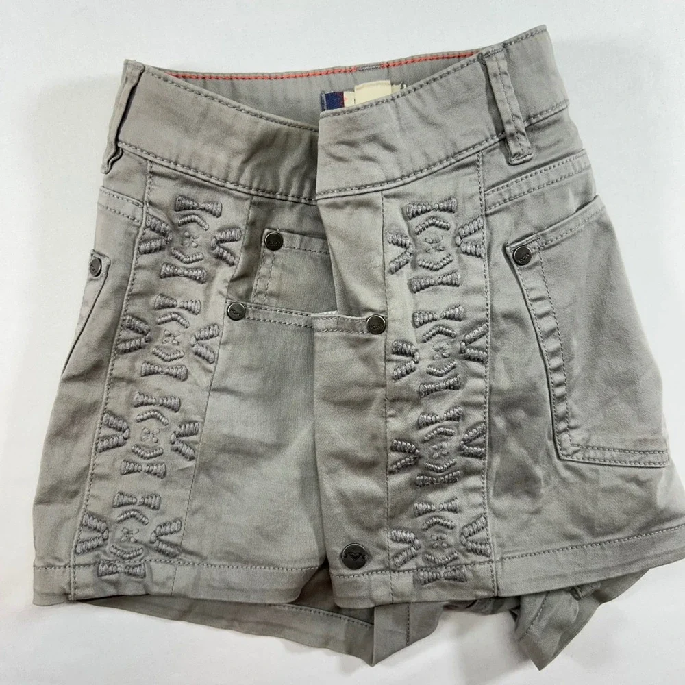 Roxy Gray Embroidered Side Chino Shorts Womens Size 27 Low Rise Beach Casual